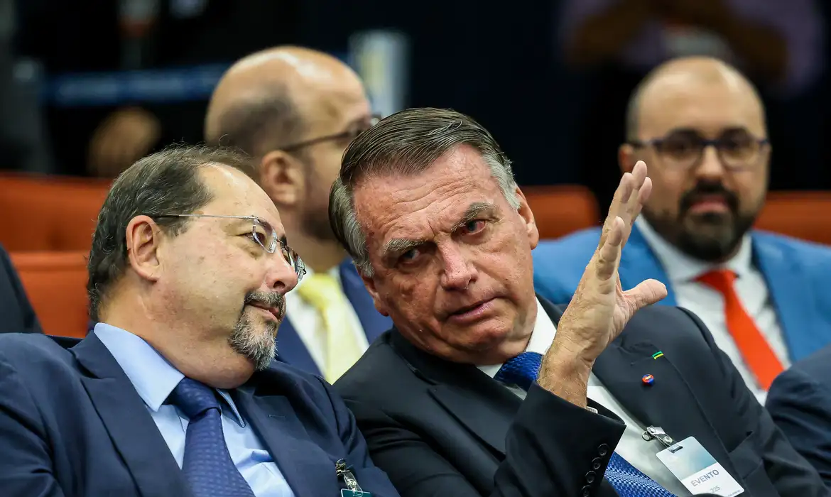 STF forma maioria para tornar ex-presidente Jair Bolsonaro réu por tentativa de golpe
