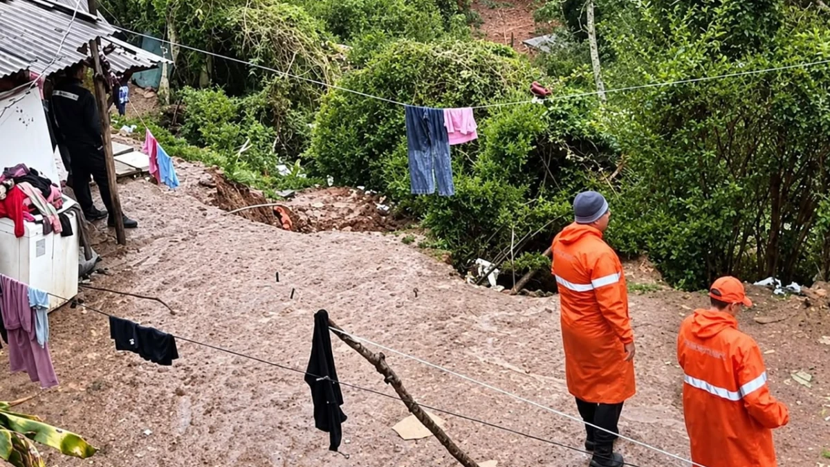 Deslizamento atinge casa e deixa família de nove pessoas desalojada em Campos do Jordão
