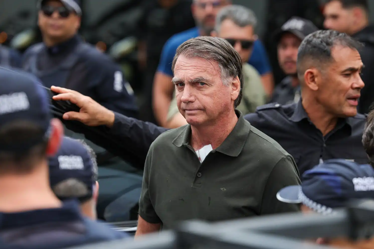 Bolsonaro é internado na UTI em Brasília com broncopneumonia bacteriana