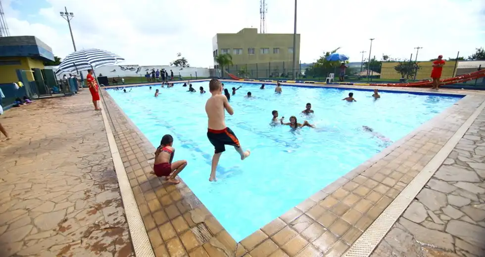 Piscinas públicas de São José reabrem para o Projeto Verão
