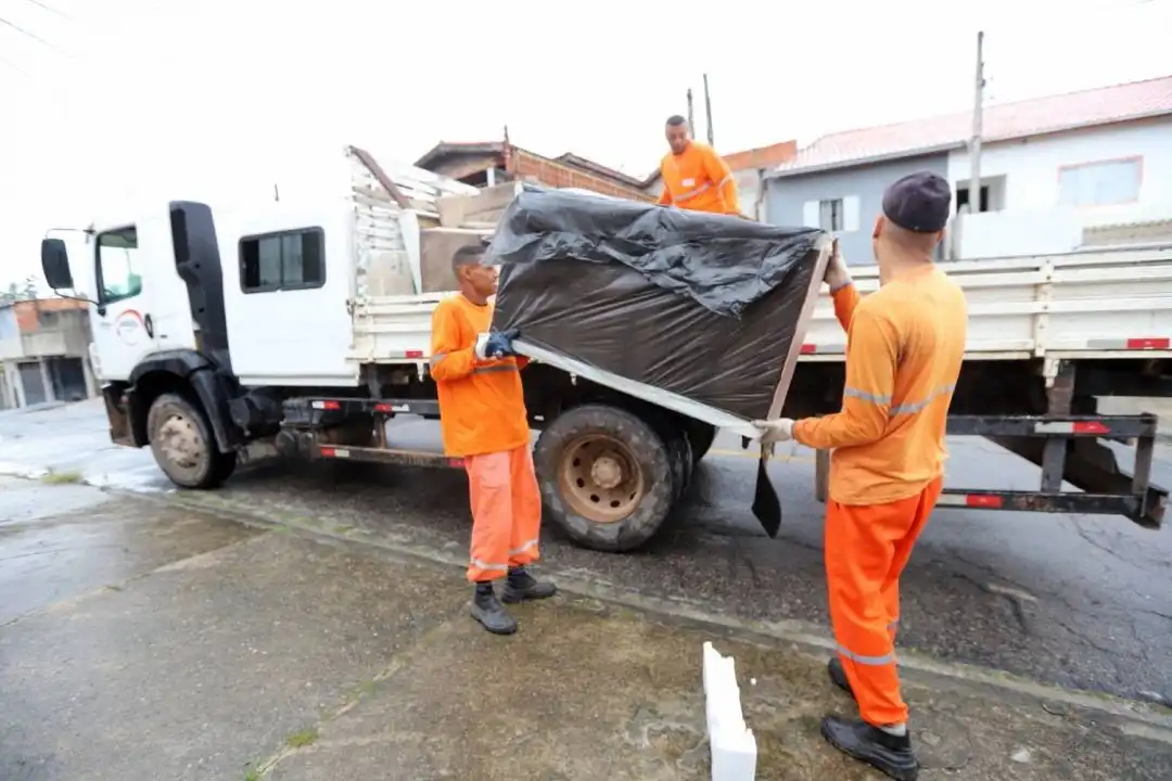 Mais de 80 toneladas de lixo são recolhidas pelo Cata-Treco em Jacareí