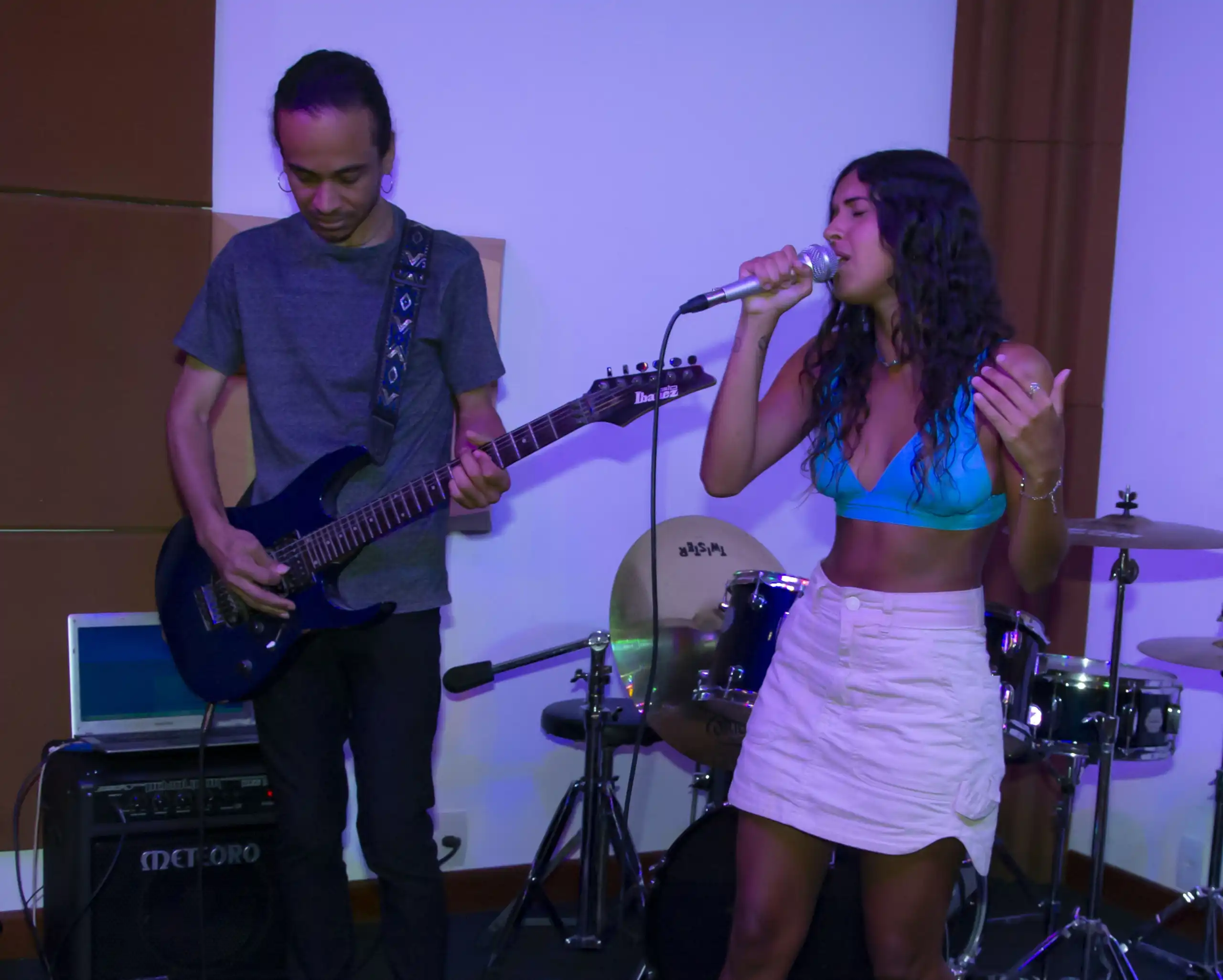 Clarissa Chaves & Bruno Cardoso apresentam pocket show na Ponte de Versos