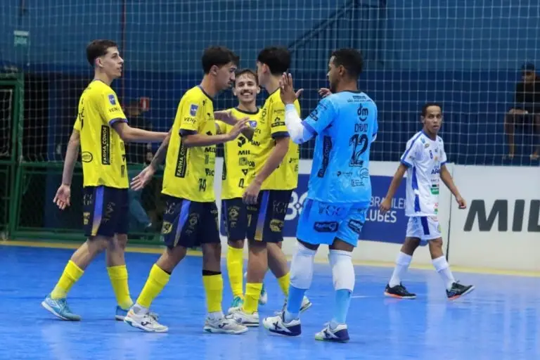 São José Futsal goleia o Botucatu e assume liderança do Paulista