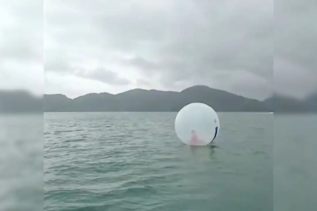 GCM apreende bolhas infláveis irregulares na Praia do Lázaro em Ubatuba após denúncia