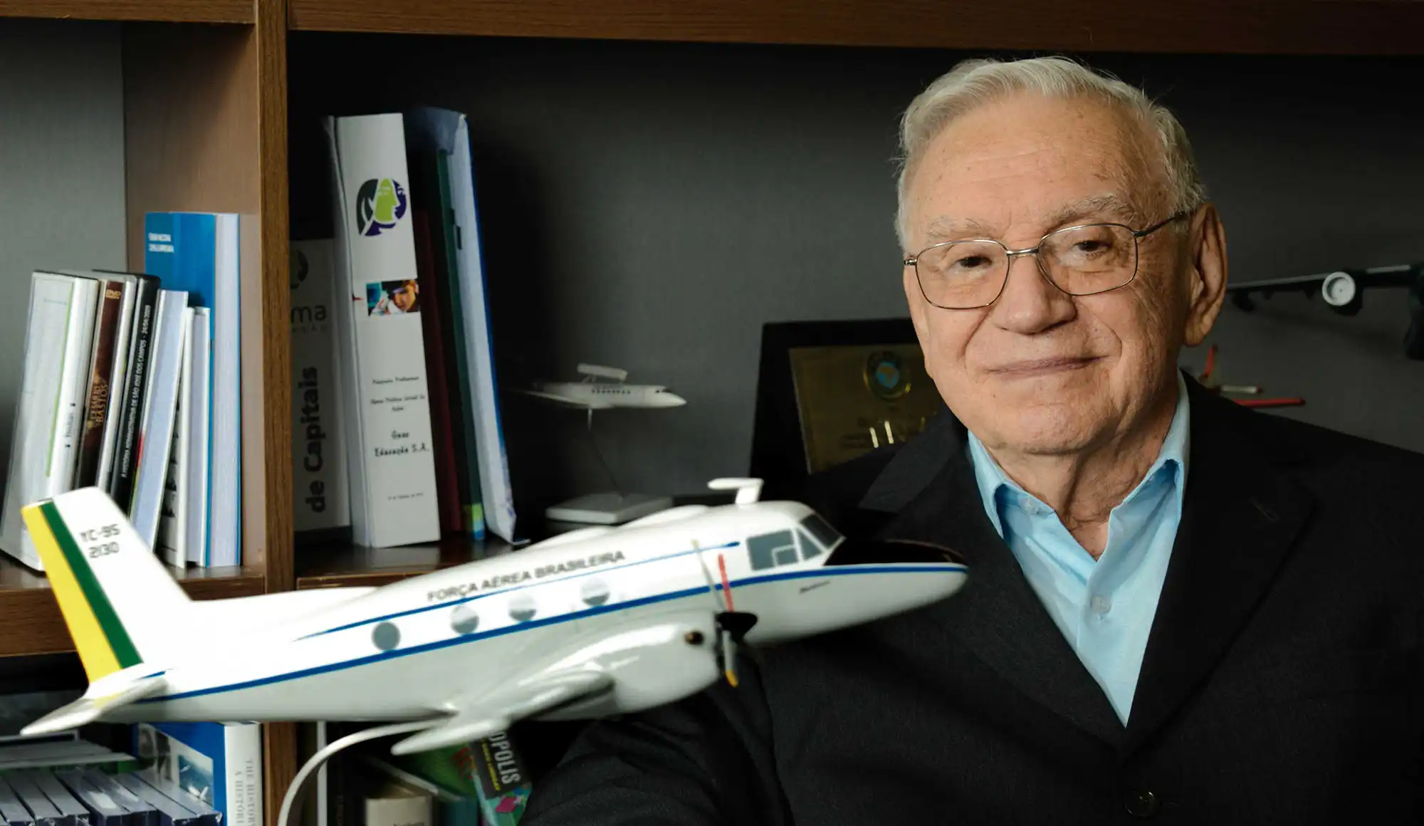 Ozires Silva, aviador e fundador da Embraer, completa 95 anos