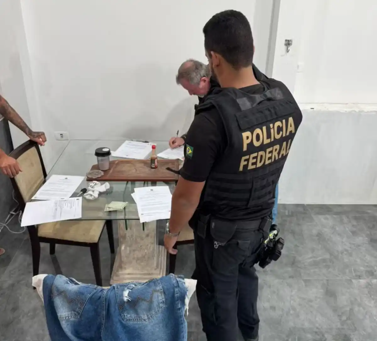 PF faz operação contra grupo suspeito de dar golpes bancários em pensionistas em Caraguatatuba