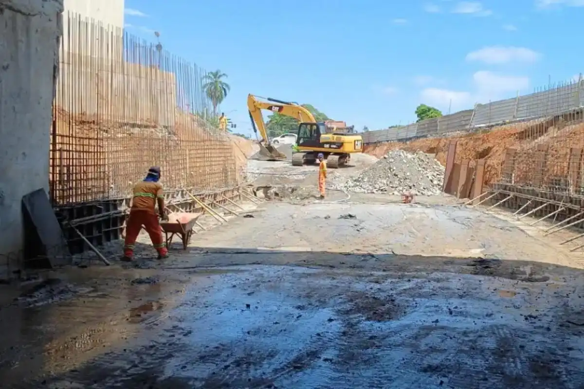 Obra da Avenida Sebastião Gualberto em São José atrasará ao menos 5 meses