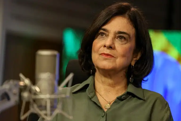 Nísia Trindade: "Só é possível avançar na vacinação com a sociedade integrada"
