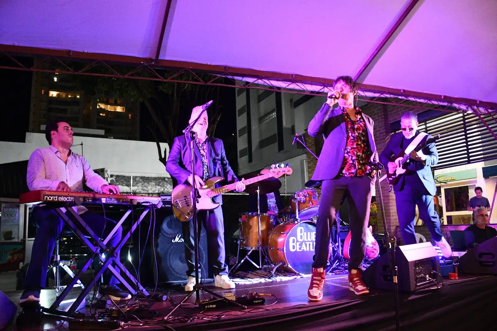 Shopping Esplanada celebra 45 anos com show da banda Blues Beatles 