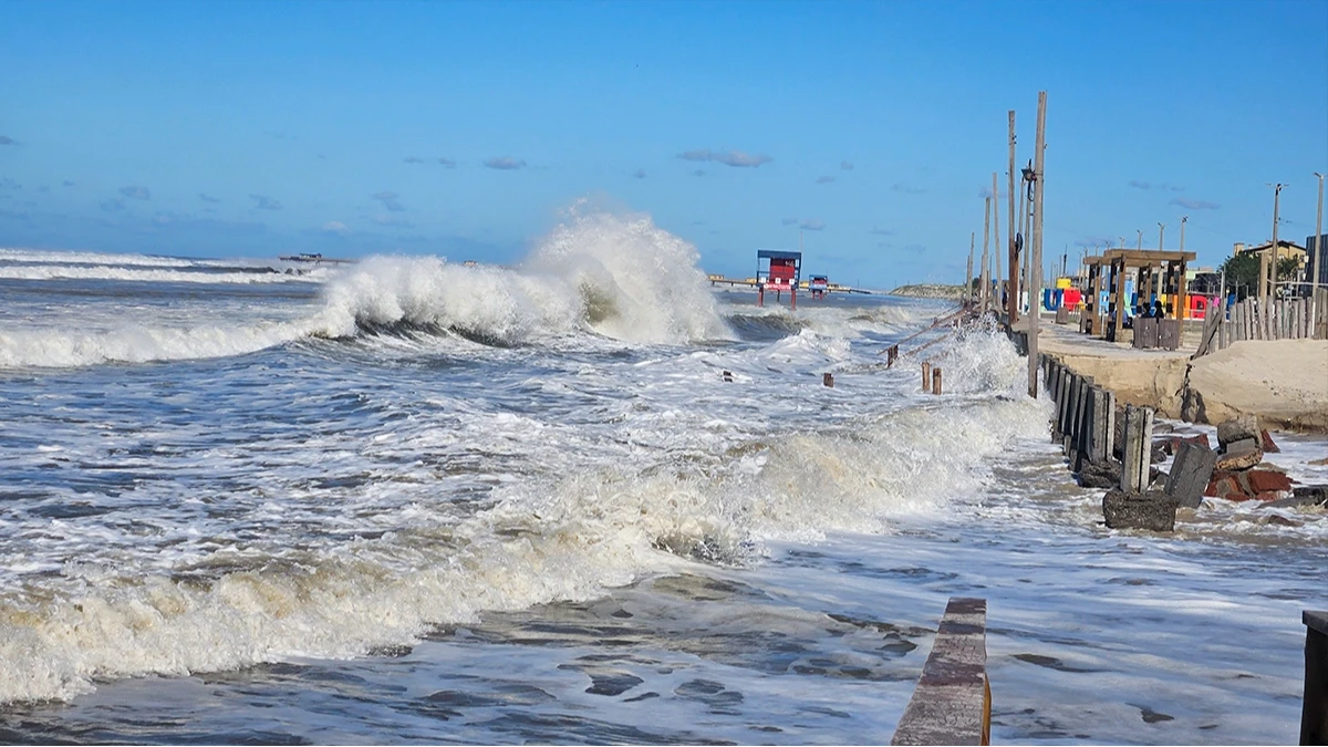 Marinha alerta que ondas no Litoral Norte podem chegar a 3 metros de altura