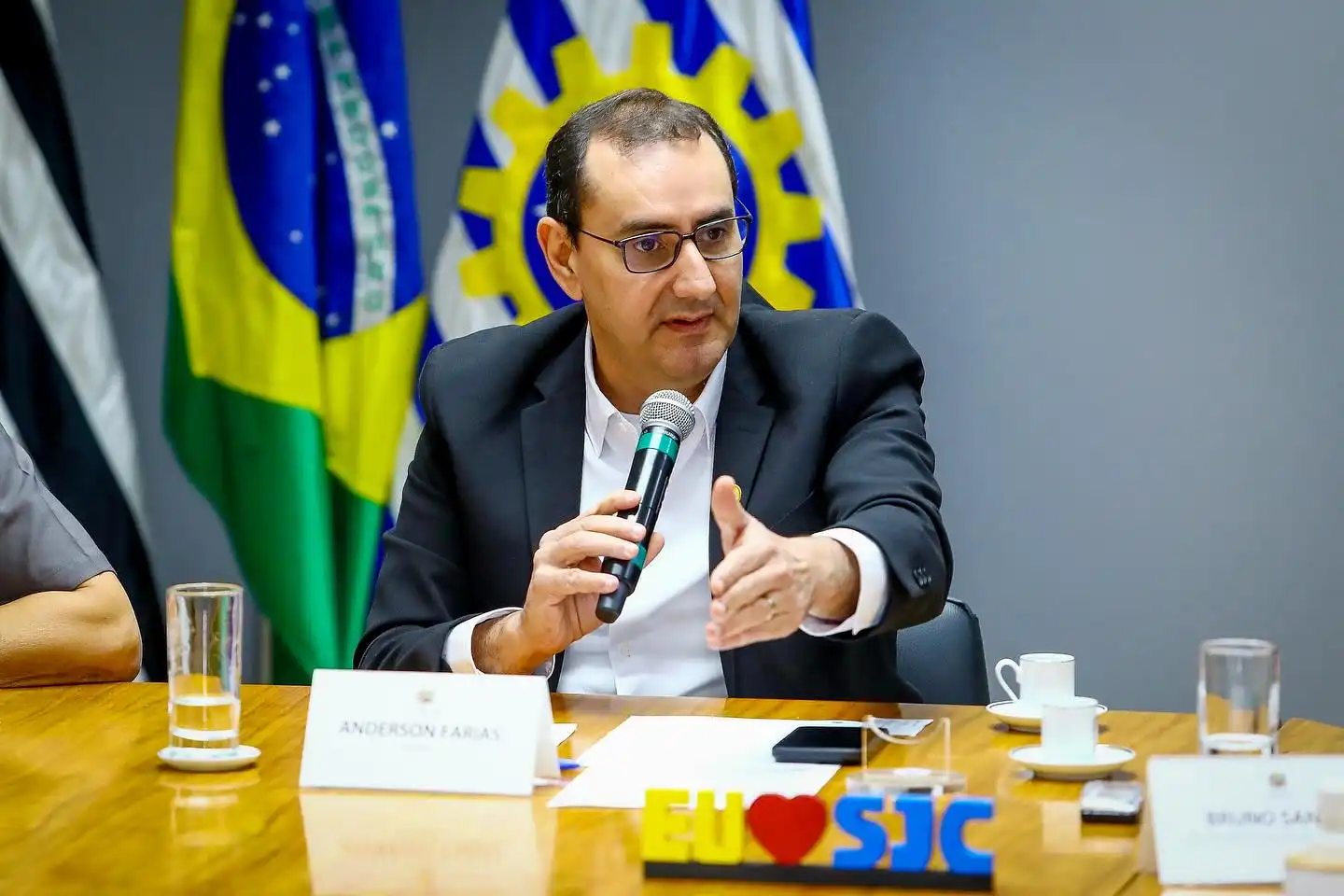 Em ato falho, Anderson Farias viraliza ao dizer que drogas de SJC são "melhores e mais baratas"