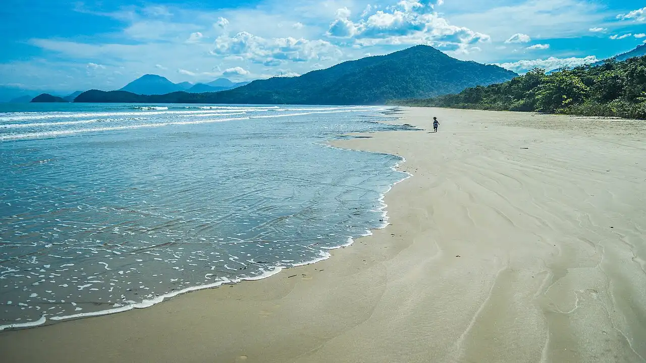 Praia da Fazenda em Ubatuba está na lista das 7 melhores praias do Brasil