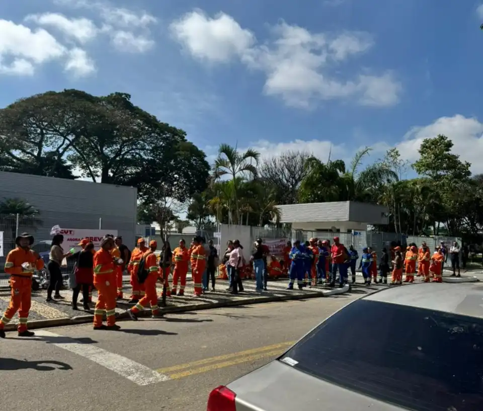 Greve na Urbam começa e afeta serviços em São José; trabalhadores cobram reajuste e direitos