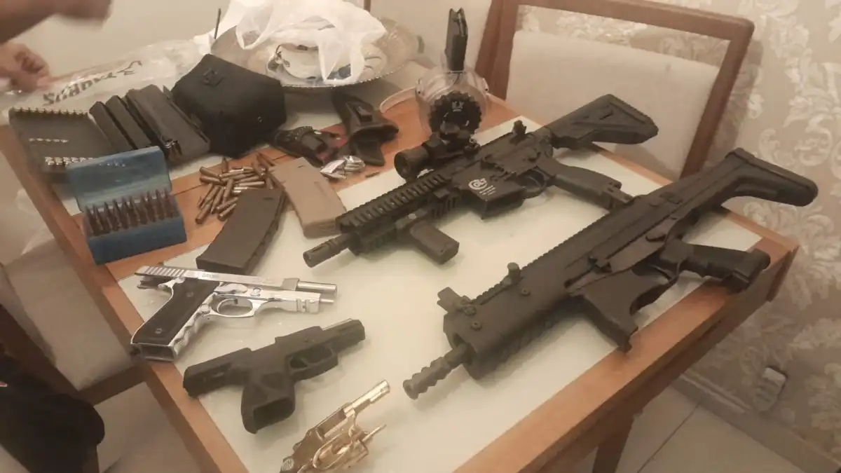 Arsenal em cofre: homem é preso com diversas armas em SJCAMPOS