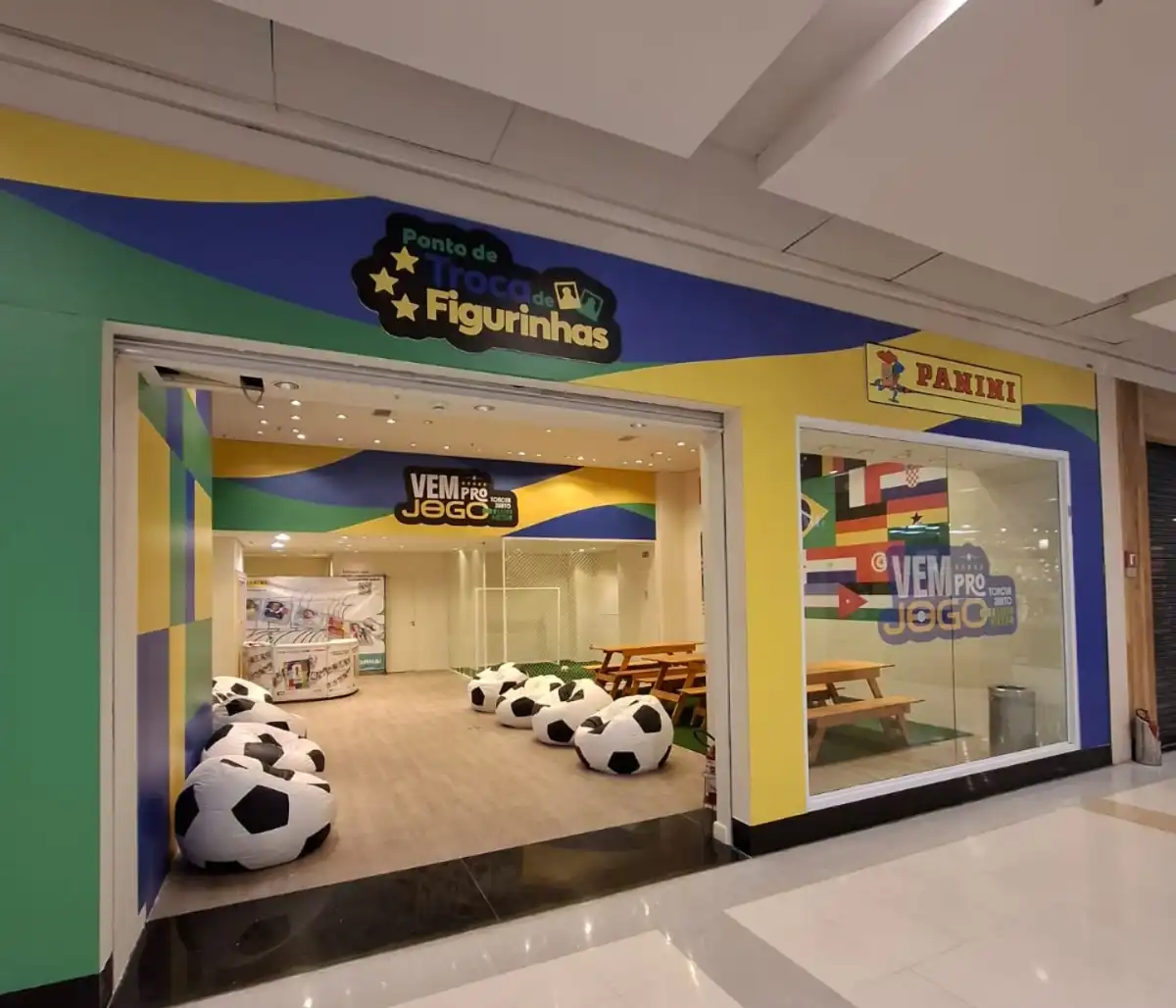 Shopping de São José cria espaço para torcida e colecionadores de figurinhas