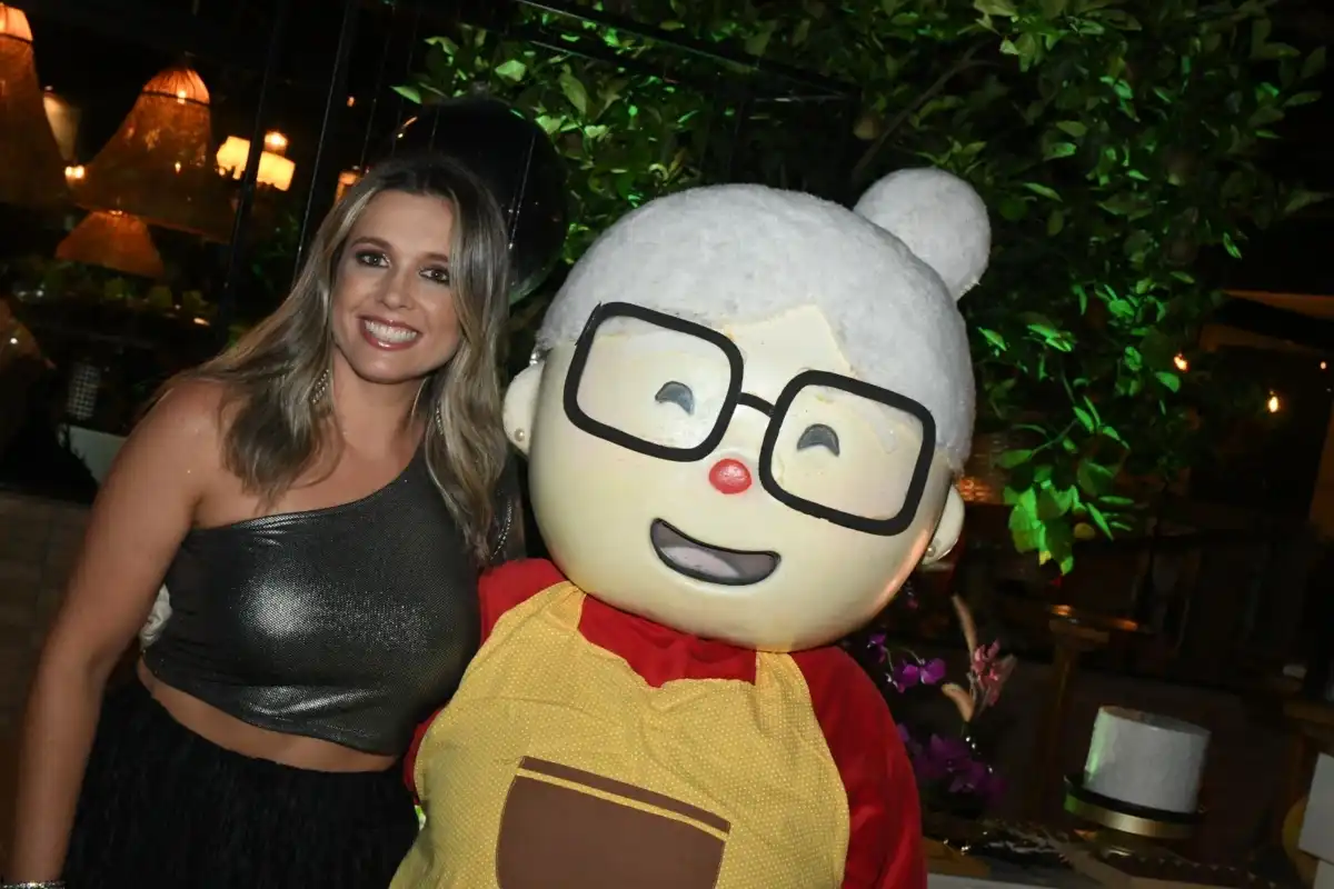 Fabiana Pupio comemora 40 anos com festa no Urbanova