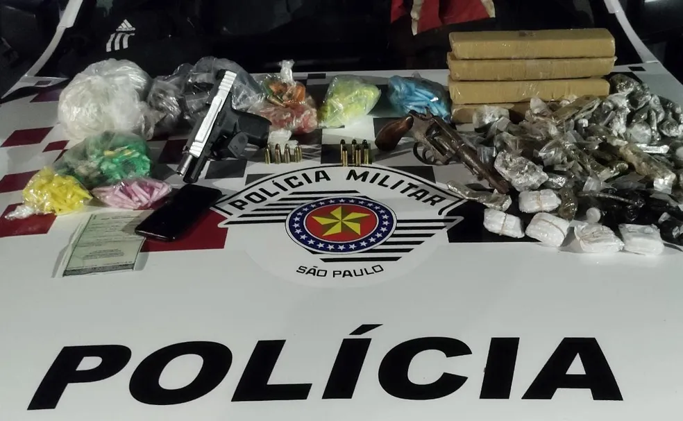 Perseguição policial apreende três homens com armas e drogas em Caraguá