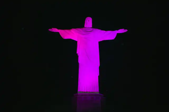 Fundação Laço Rosa abre o Outubro Rosa com iluminação especial do Cristo Redentor 