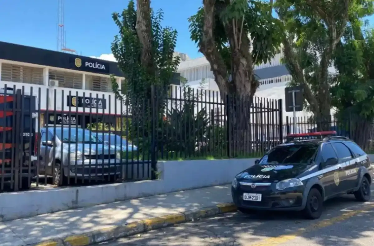 Casal é esfaqueado após criança chutar bola em um carro em São José