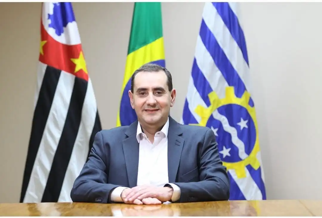 Justiça proíbe prefeito de São José de associar sua imagem às ações da Prefeitura nas redes sociais