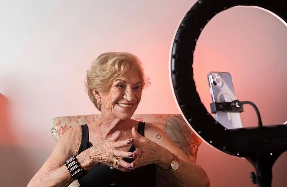 Influenciadora Cora, de 82 anos, está internada em estado delicado após crises de saúde