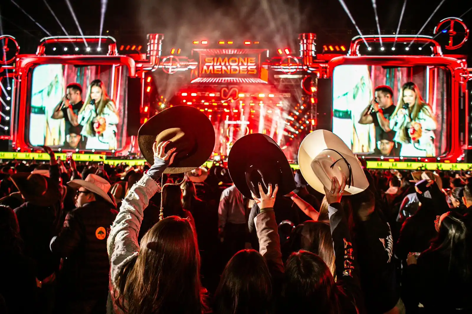 Vale Rodeio Show atrai 80 mil pessoas, grandes artistas e celebra a tradição do rodeio