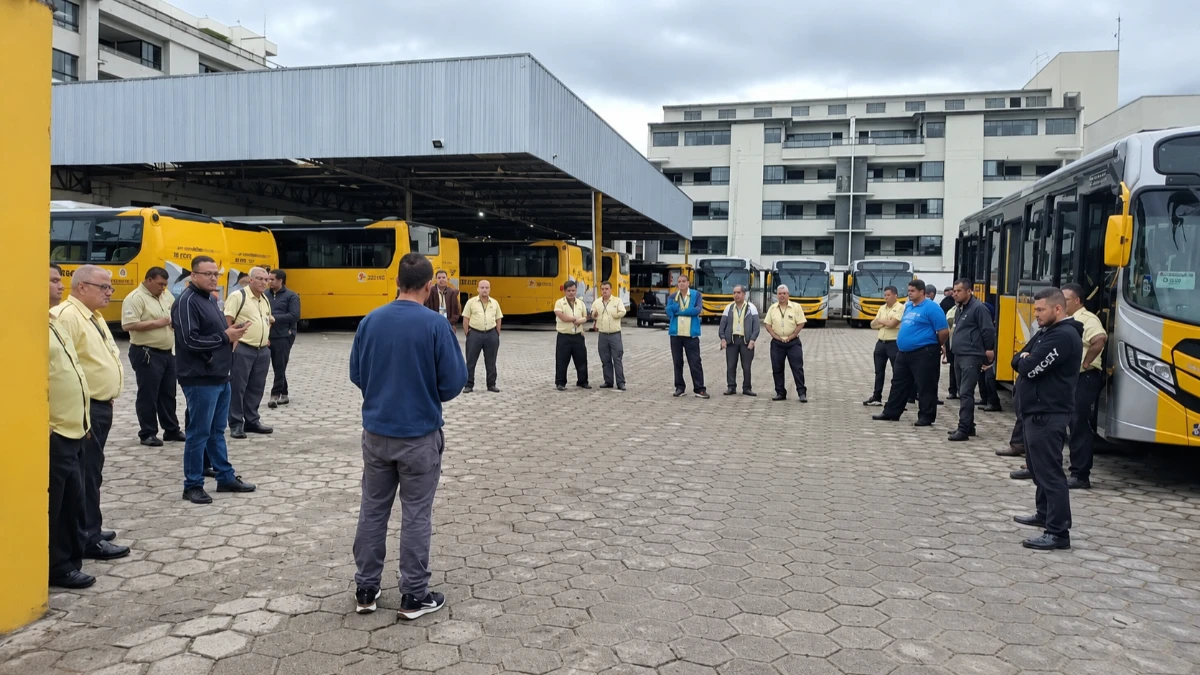 Motoristas de ônibus fazem paralisação por falta de pagamento