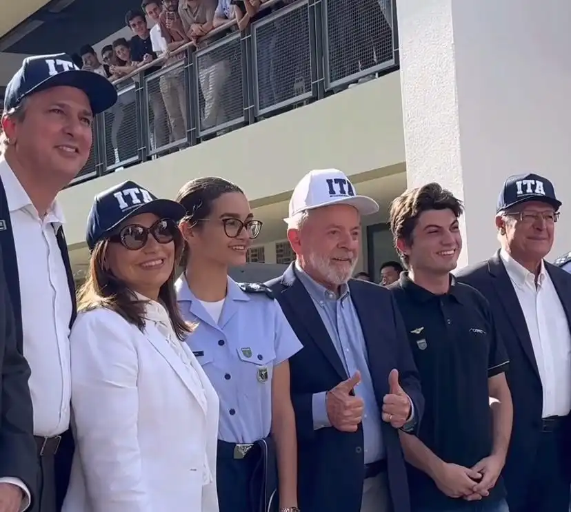 Em visita a São José dos Campos Lula inaugura alojamento do ITA