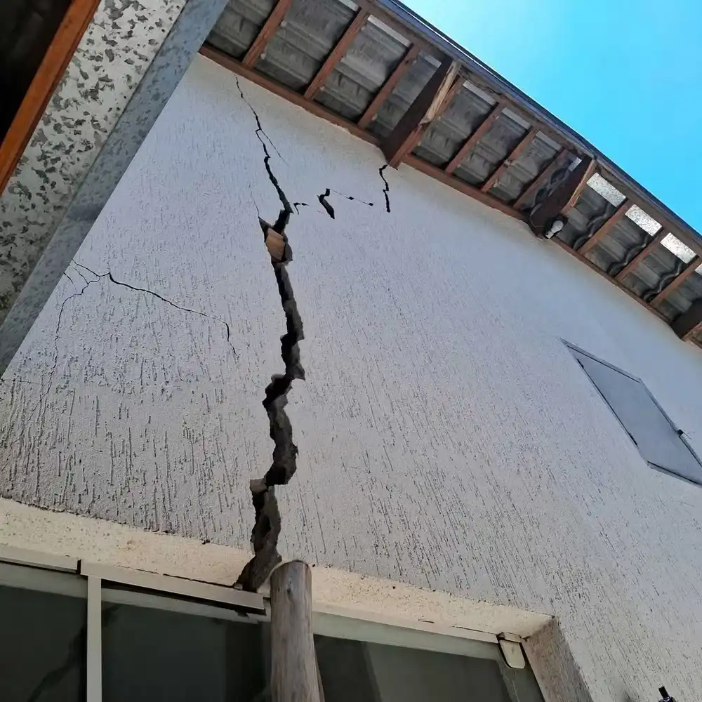 Rachaduras atingem casas e preocupam moradores