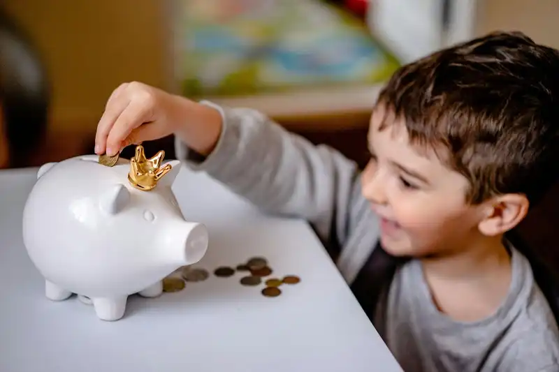 Realizar investimentos para os filhos pode fazer com que eles tenham uma vida próspera e estável; Saiba como começar