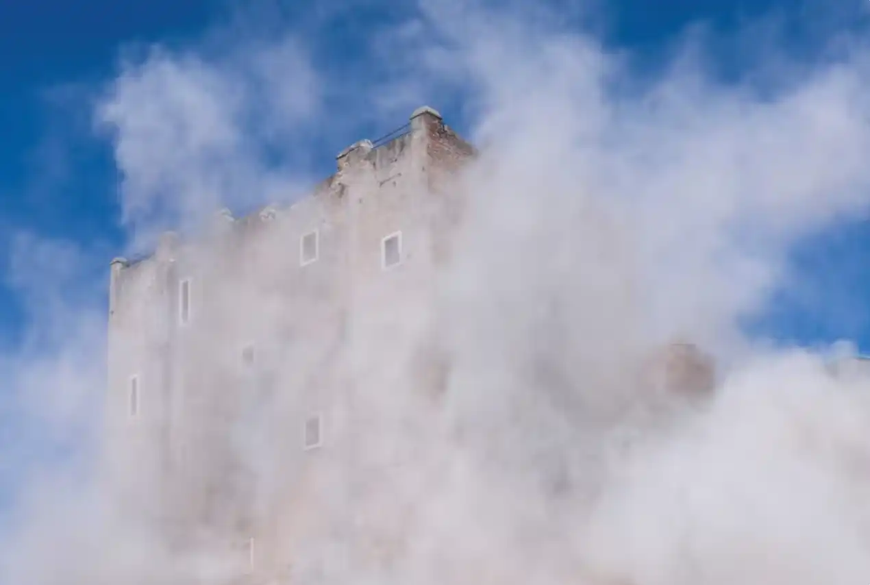 Torre próxima ao Coliseu de Roma desaba e deixa feridos