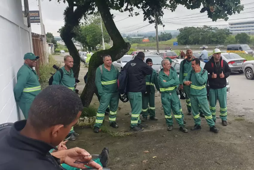 <strong>Coletores entram em greve por atraso no pagamento de benefícios</strong>