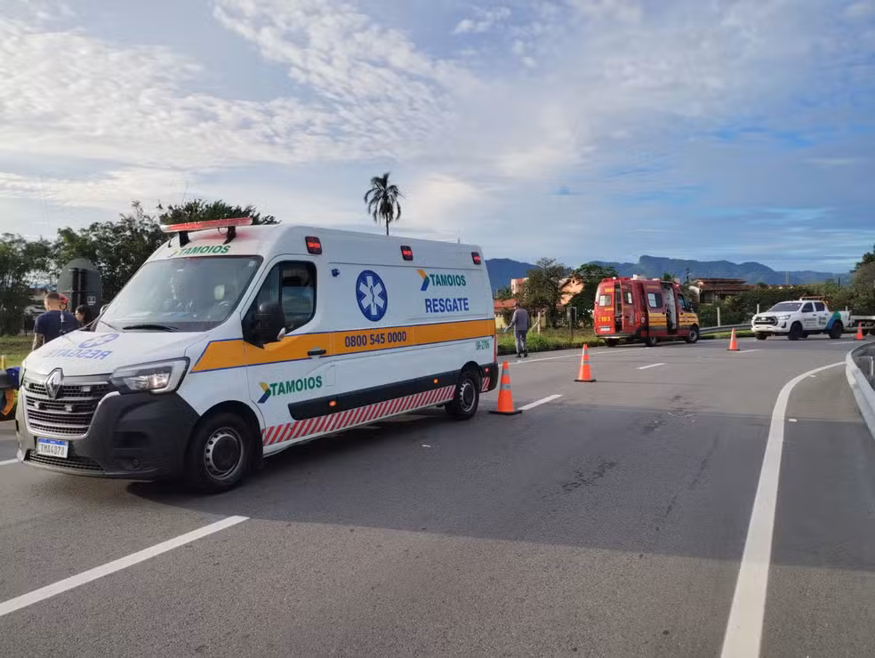 Motociclista tem perna amputada após grave acidente na Rodovia dos Tamoios, em Caraguatatuba