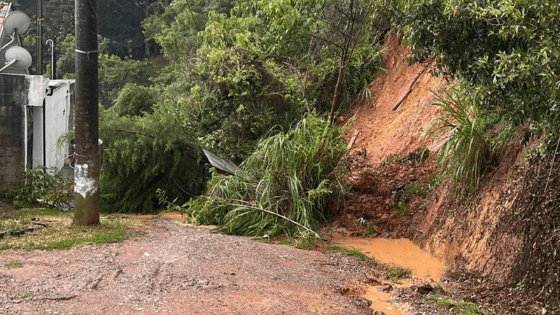 Alerta de alagamentos e deslizamentos de terra é emitido para cidades do Vale e Litoral Norte