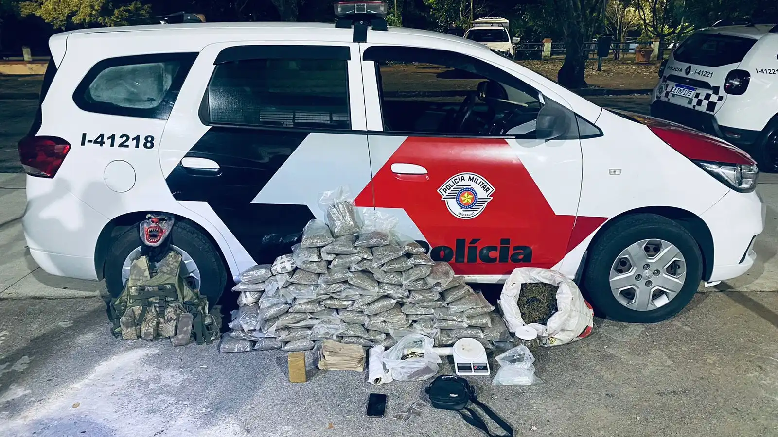 Mulher é presa com 25 kg de droga e máscara em Jacareí