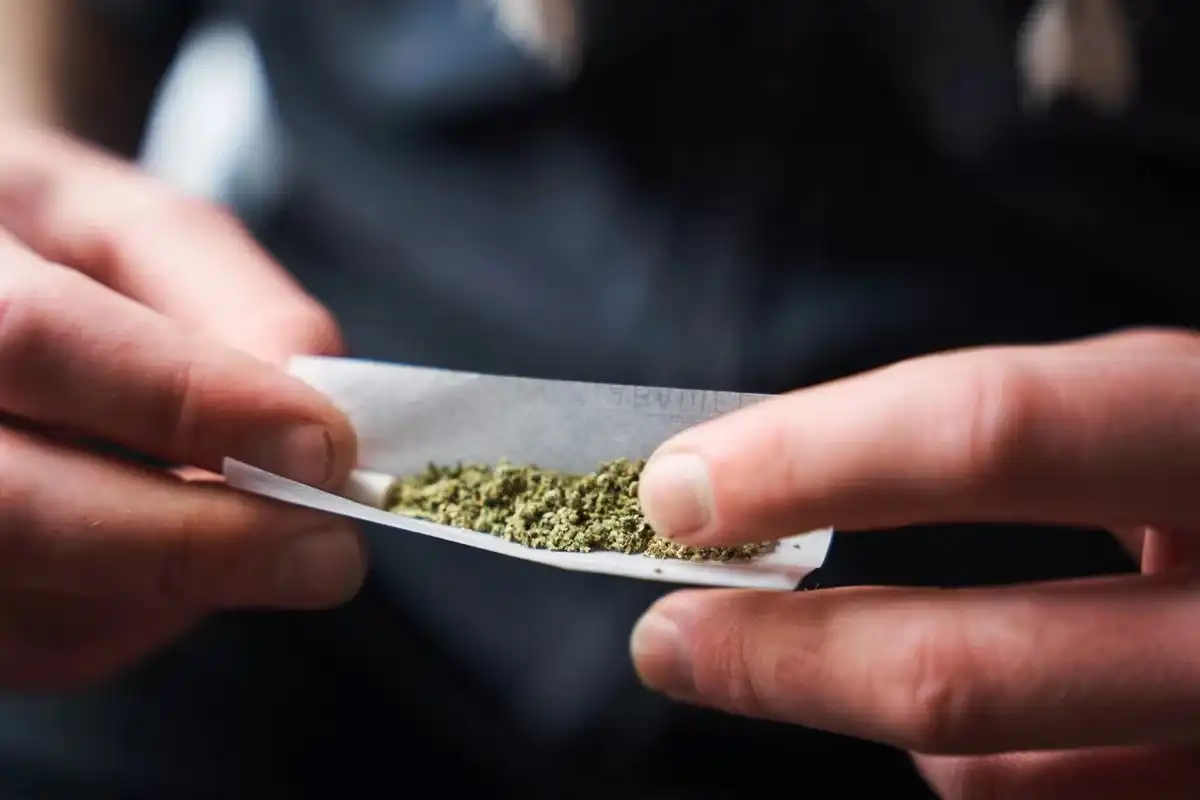 Senado aprova PEC que criminaliza porte de qualquer quantidade de droga