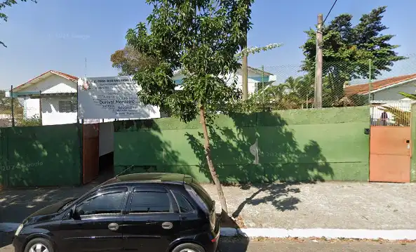 Briga no banheiro de escola termina com estudante ferida por golpes de faca em São José