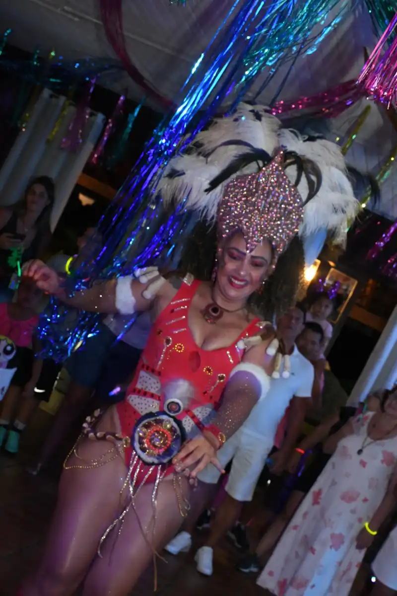 Fwd: Baile de Carnaval do Hotel Vale do Sonho Encerra Carnavale com Chave de Ouro 