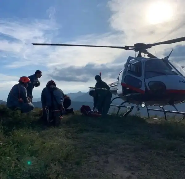 Helicóptero socorre homem que capotou quadriciclo em Campos do Jordão