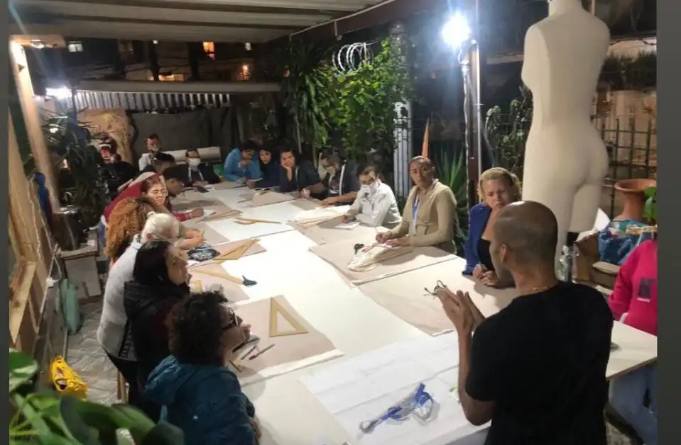 Fashionista brasileiro apresenta projeto social e busca inovação no setor fashion do Brasil