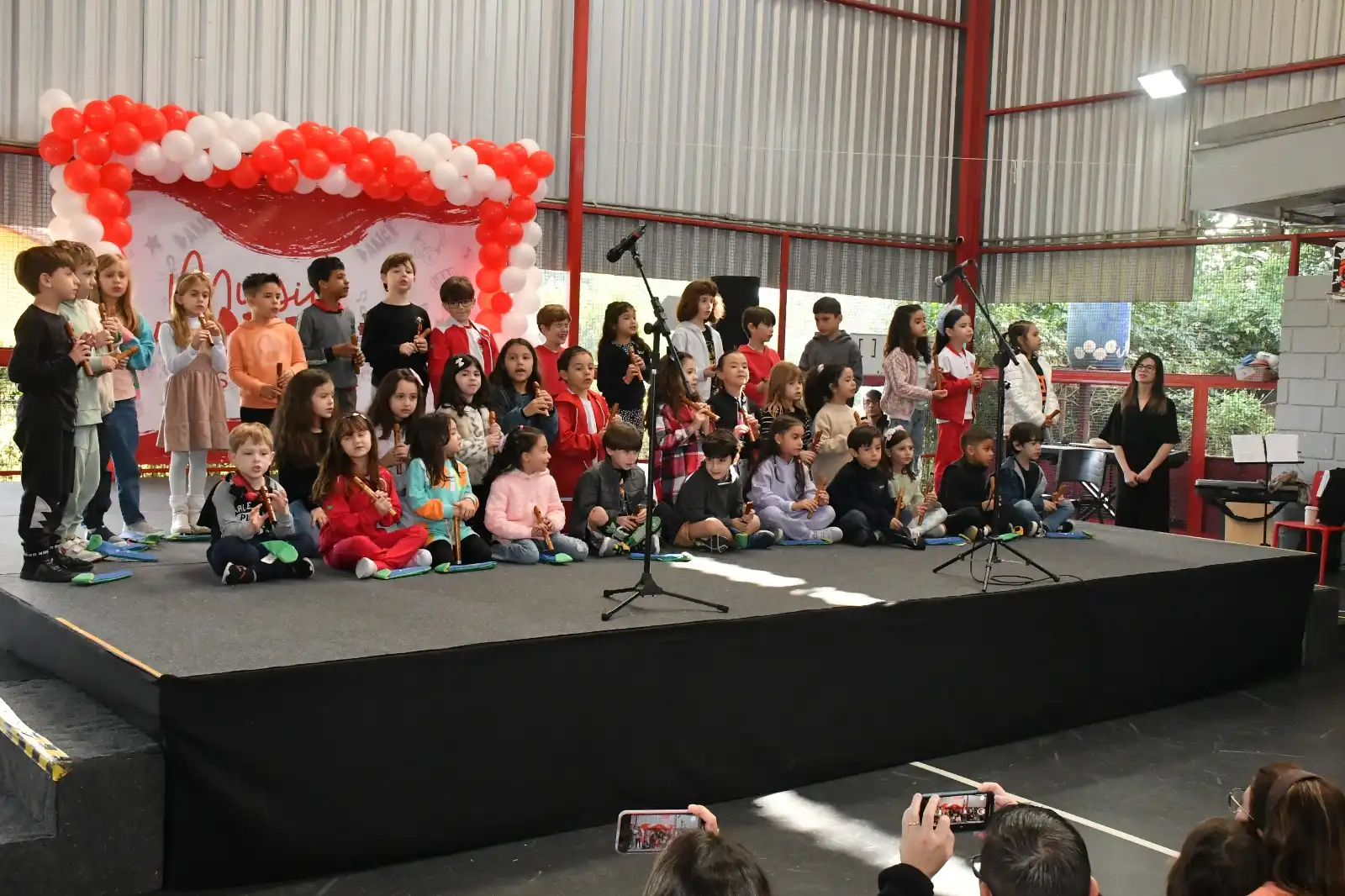 Maple Bear SJC realizou o 5° Music and Arts Festival