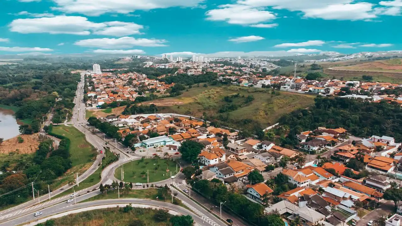 Novos empreendimentos e pressão no trânsito levam moradores e comerciantes do Urbanova a cobrar explicações sobre planejamento viário