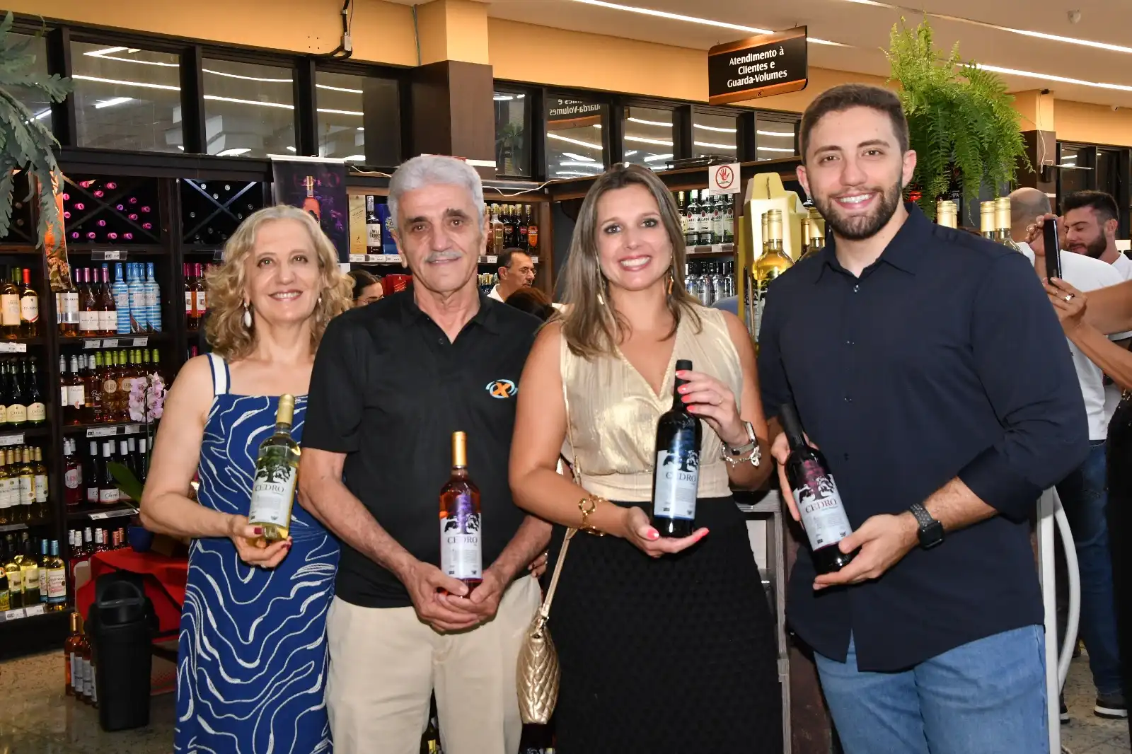 REDE MÁXIMO SUPERMECADOS noite de lançamento dos CEDRO Vinhos Premium com a assinatura da marca MÁX, no Max Urbanova - 8 fev
