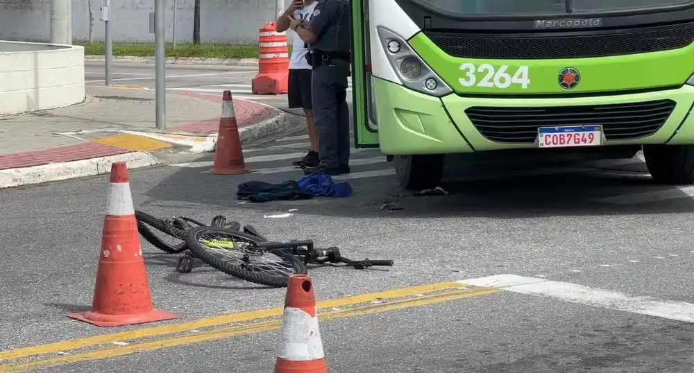 Vídeo mostra momento que adolescente é atropelado por ônibus na Zona Sul de SJC