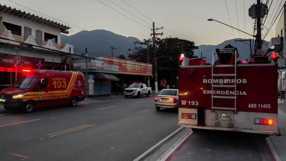 Incêndio atinge loja de óleo automotivo e deixa uma pessoa ferida em São Sebastião