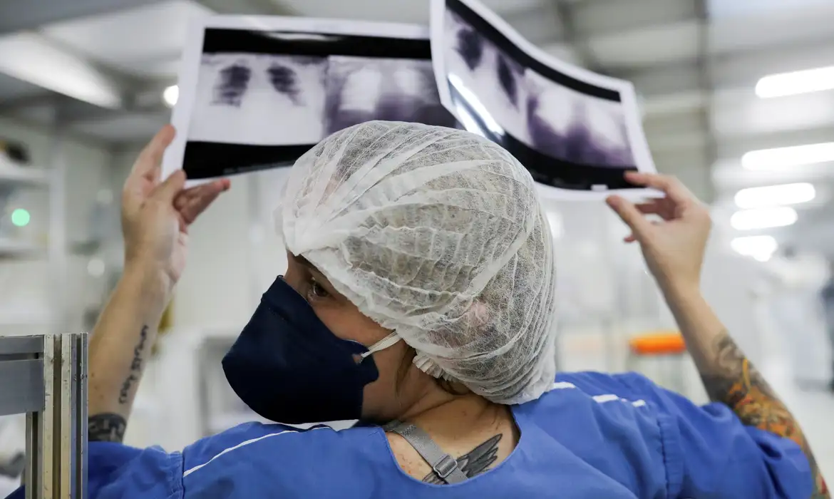 Casos de síndrome respiratória continuam altos entre crianças e idosos, e Vale também sente os efeitos