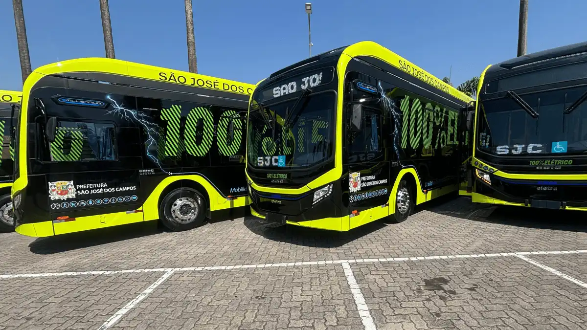 Entrega de ônibus elétricos em São José é adiada para 2027, diz prefeitura