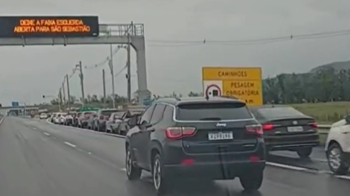 Tamoios tem trânsito carregado e congestionamento na Serra neste domingo (13)