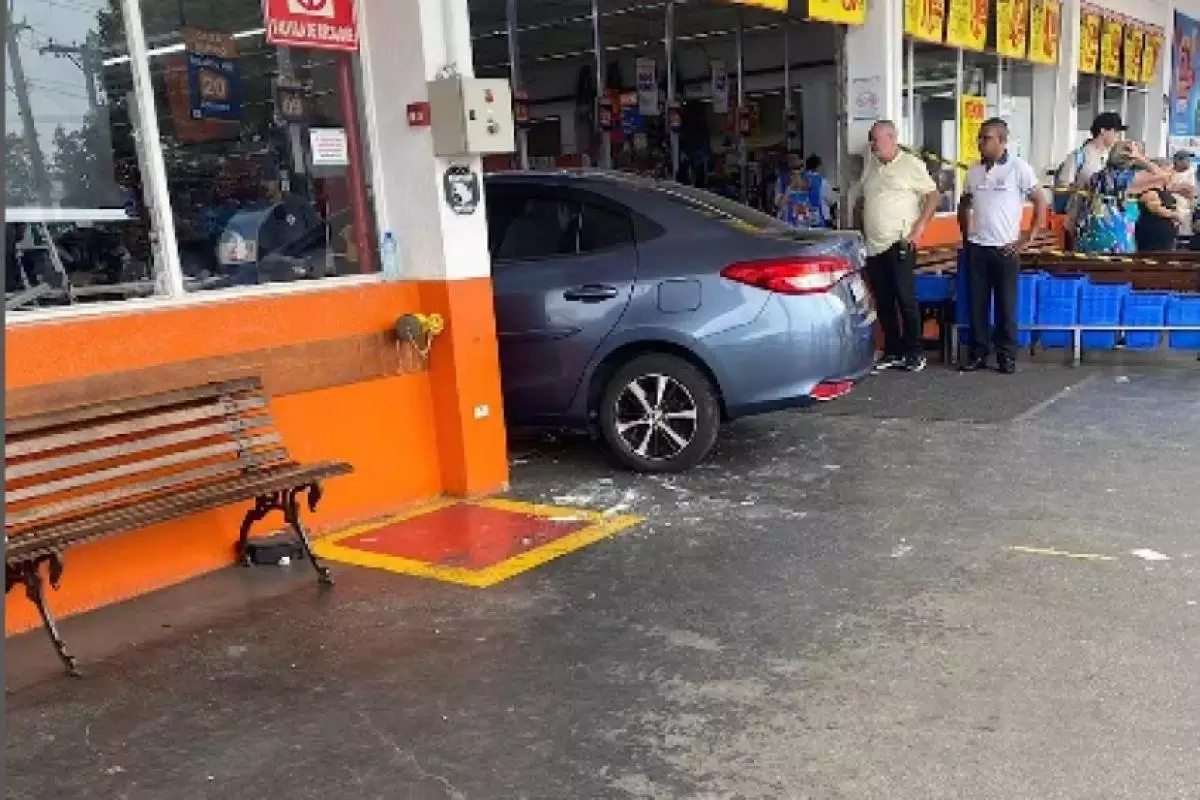 Idoso que invadiu supermercado com carro terá que arcar com despesas de reforma