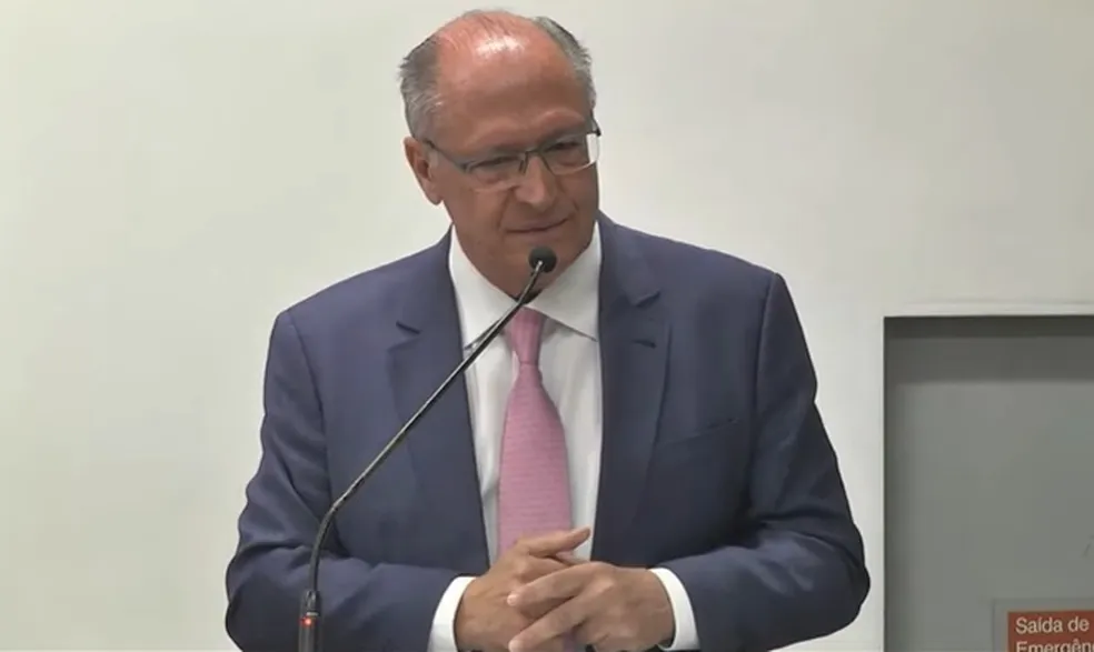 Alckmin diz que capina 3 horas por mês em sítio em Pindamonhangaba